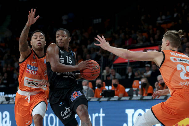 中场的争夺 中场的争夺